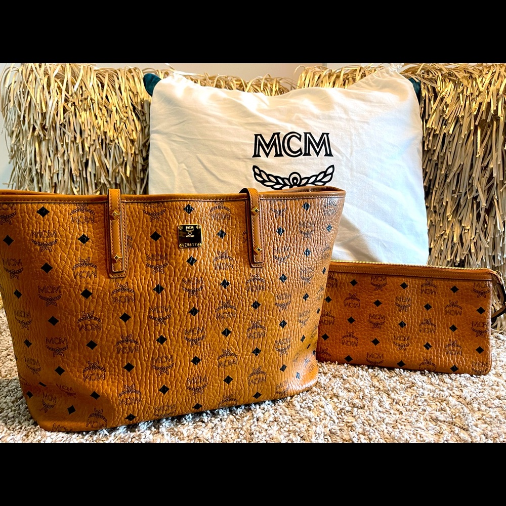 ✨AUTHENTIC MCM Visetos Medium Anya Top Zip Shopper Tote- Cognac